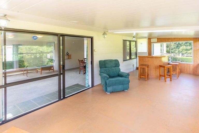 Photo of property in 218 Hokio Beach Road, Levin, 5571