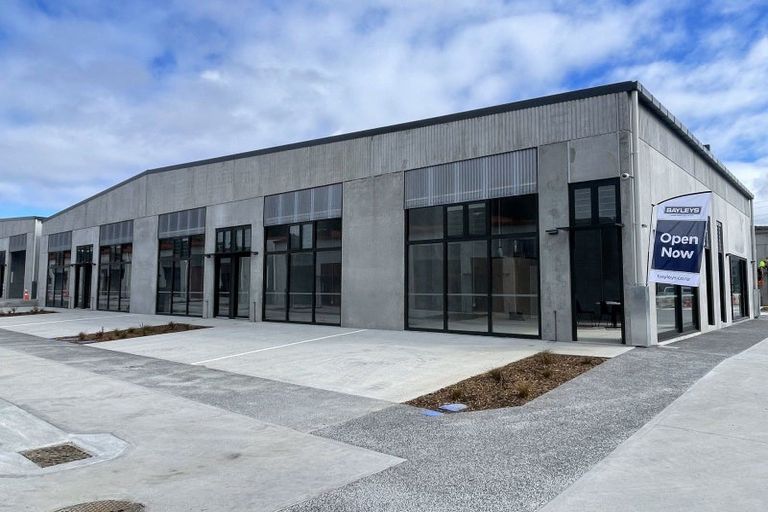 Photo of property in 1 Ara Paiwhenua, Tawa, Wellington, 5028