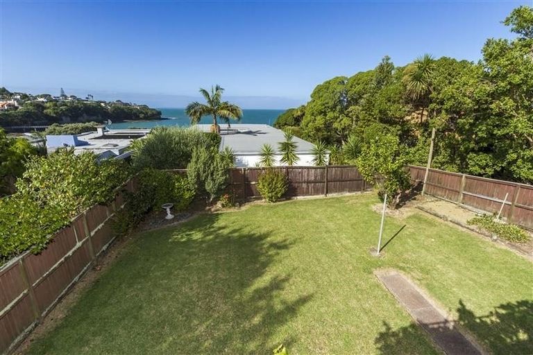 Photo of property in 17a Bournemouth Terrace, Murrays Bay, Auckland, 0630