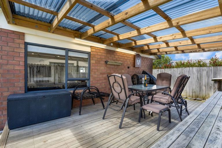 Photo of property in 16 O'sullivan Place, Waiuku, 2123