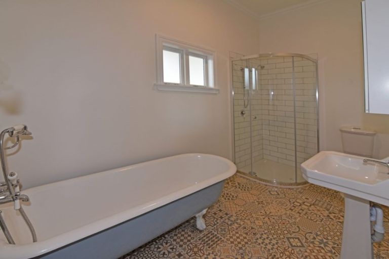 Photo of property in 40 Napier Terrace, Hospital Hill, Napier, 4110