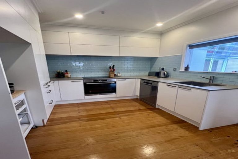 Photo of property in 11 Clifford Road, Johnsonville, Wellington, 6037