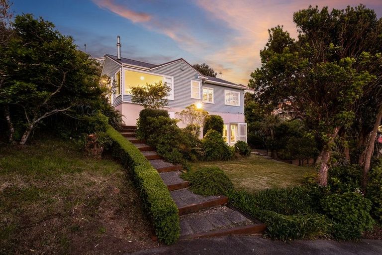 Photo of property in 33a Nevay Road, Miramar, Wellington, 6022