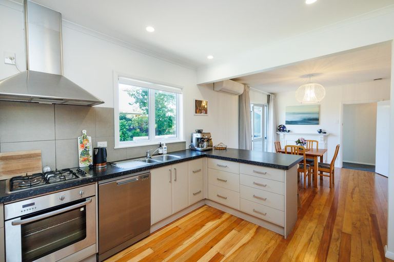 Photo of property in 7 Goodwyn Crescent, Hokowhitu, Palmerston North, 4410