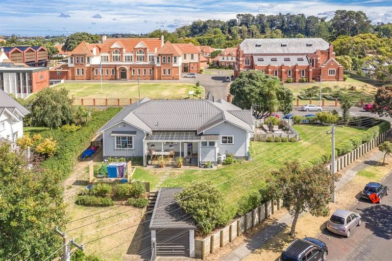 Photo of property in 97 Liverpool Street, College Estate, Whanganui, 4500