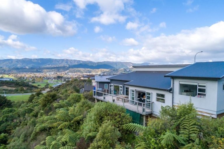 Photo of property in 20 Cosgrove Rise, Riverstone Terraces, Upper Hutt, 5018
