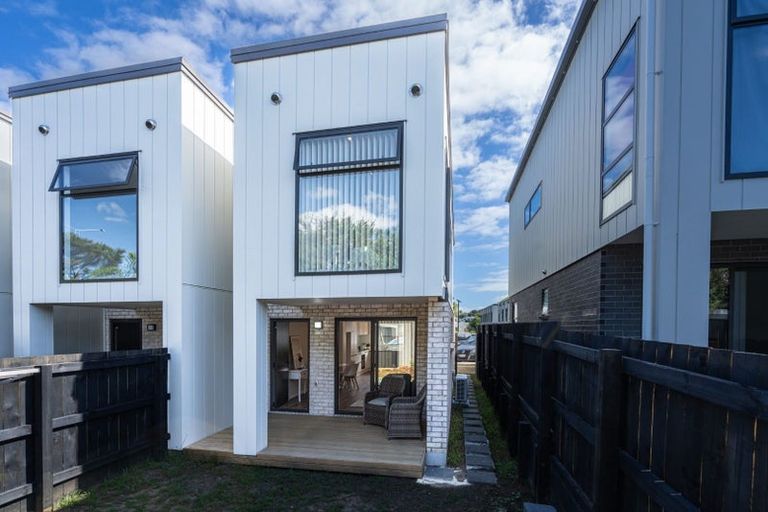 Photo of property in 19 Tukari Lane, Mangere Bridge, Auckland, 2022
