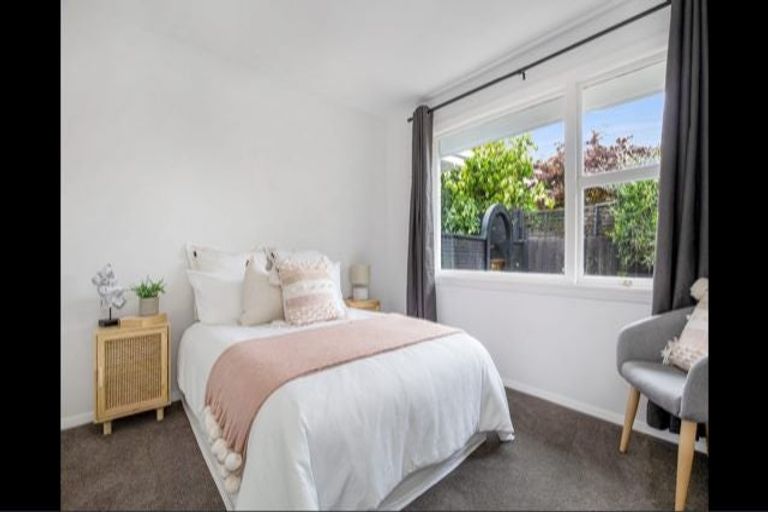 Photo of property in 2/111 Aikmans Road, Merivale, Christchurch, 8014