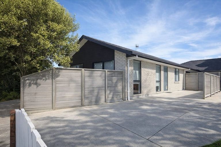 Photo of property in 27 Applemoors Way, Riverhead, 0820