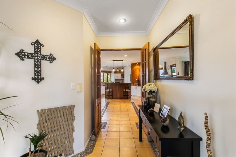 Photo of property in 23 Capri Place, Unsworth Heights, Auckland, 0632
