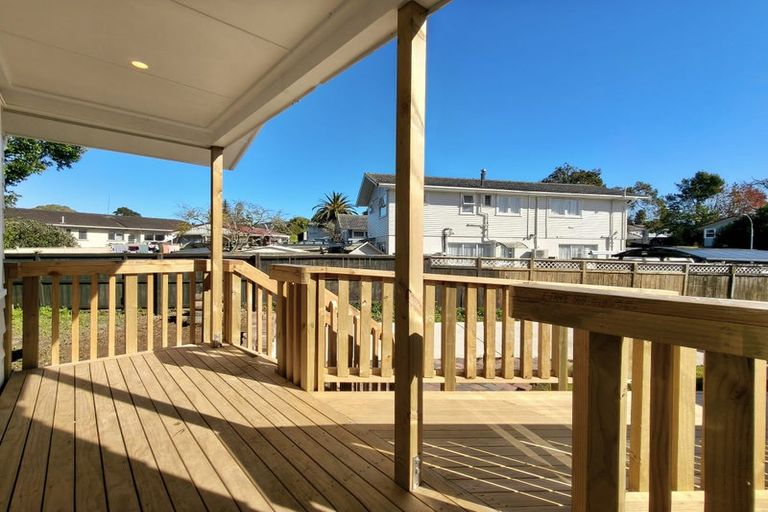Photo of property in 5 Barnfield Place, Glendene, Auckland, 0602