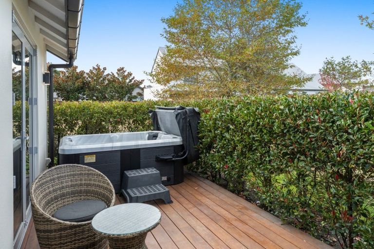 Photo of property in 18 Millpond Place, Parklands, Christchurch, 8083