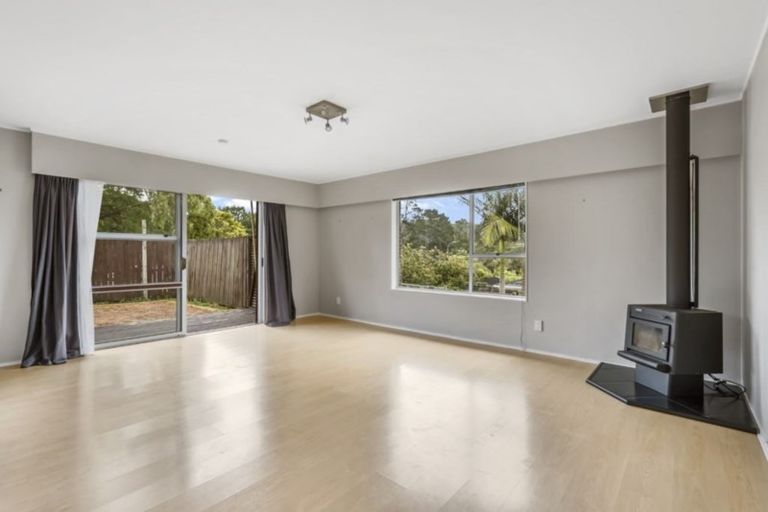Photo of property in 1/9 Paruru Avenue, Northcote, Auckland, 0627