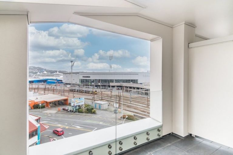 Photo of property in Stadium Garden Flats, 308/107 Thorndon Quay, Pipitea, Wellington, 6011