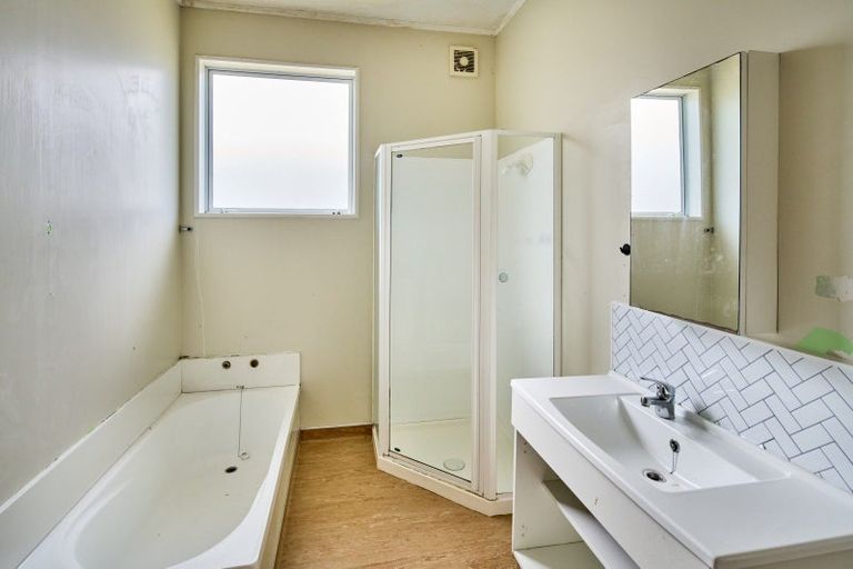 Photo of property in 40 York Street, Moera, Lower Hutt, 5010