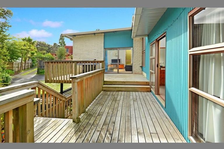 Photo of property in 18 Barlow Place, Chatswood, Auckland, 0626