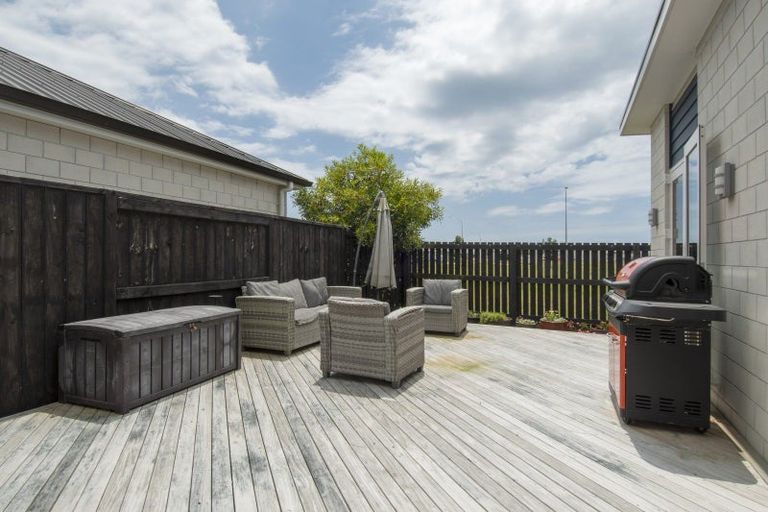 Photo of property in 28 Marion Crescent, Papamoa Beach, Papamoa, 3118