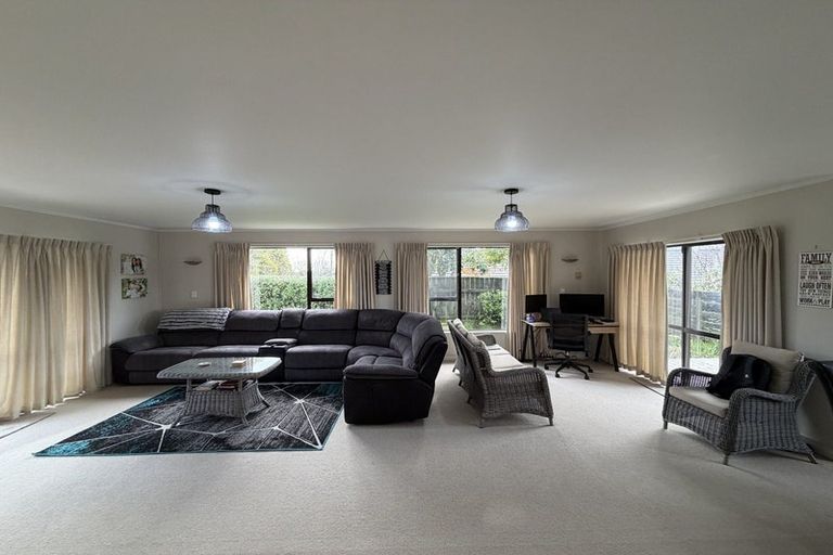 Photo of property in 61 Karina Road, Merrilands, New Plymouth, 4312