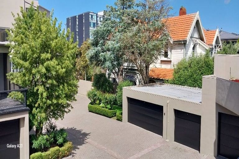 Photo of property in Highwic, 2/32 Hobson Street, Thorndon, Wellington, 6011