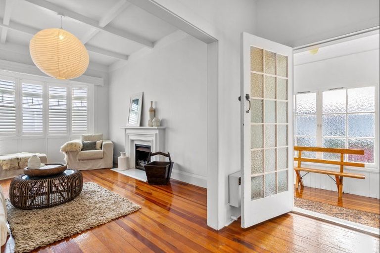 Photo of property in 6 Belle Vue Avenue, Northcote Point, Auckland, 0627