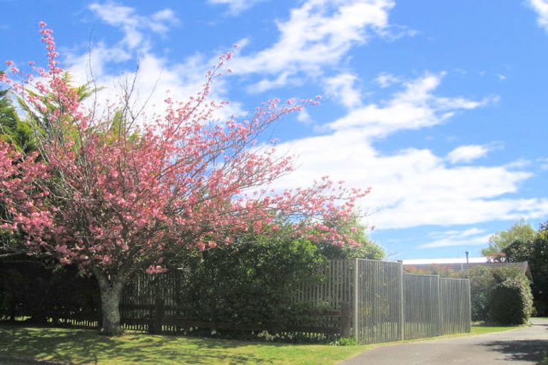 Photo of property in 2/30 Charles Crescent, Rainbow Point, Taupo, 3330
