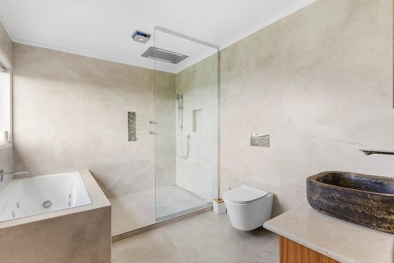 Photo of property in 13 Bartells Drive, Goodwood Heights, Auckland, 2105