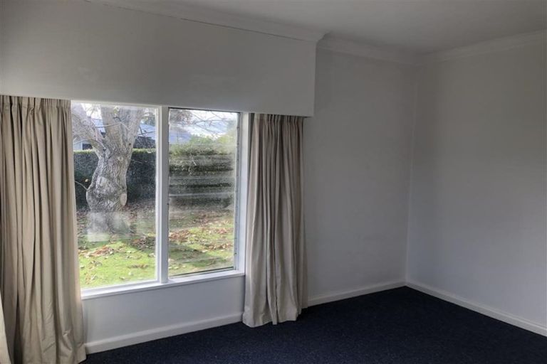 Photo of property in 16 Howard Road, Taradale, Napier, 4112