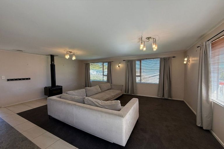 Photo of property in 17 Tarras Grove, Kelson, Lower Hutt, 5010