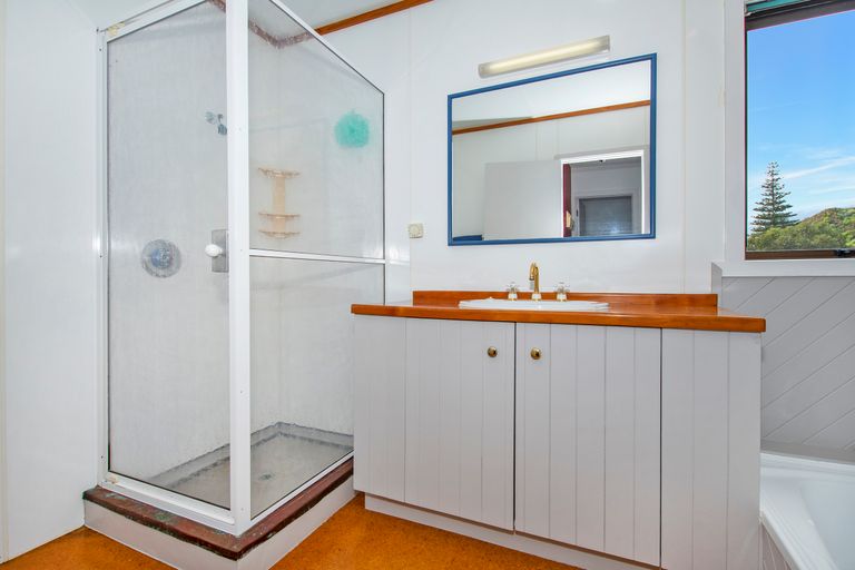 Photo of property in 25 Tapeka Road, Russell, 0202