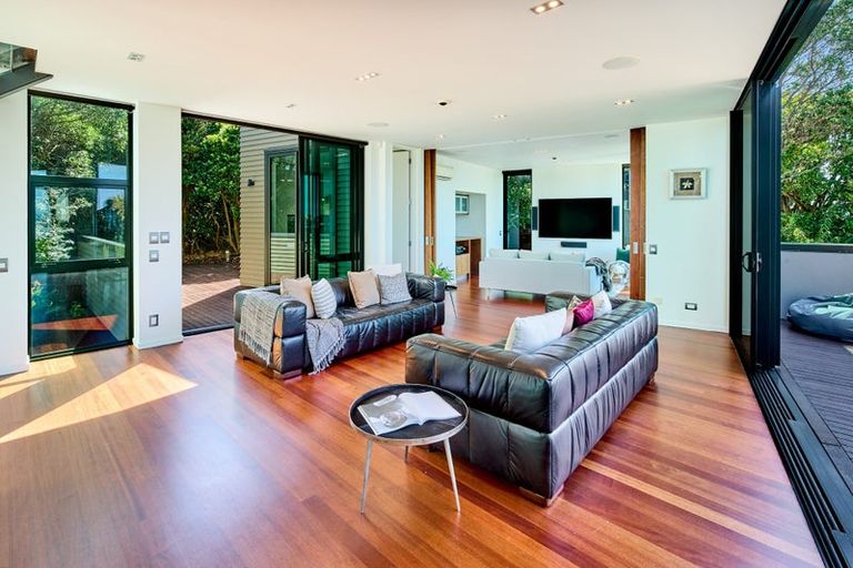 Photo of property in 24d Mandalay Terrace, Khandallah, Wellington, 6035