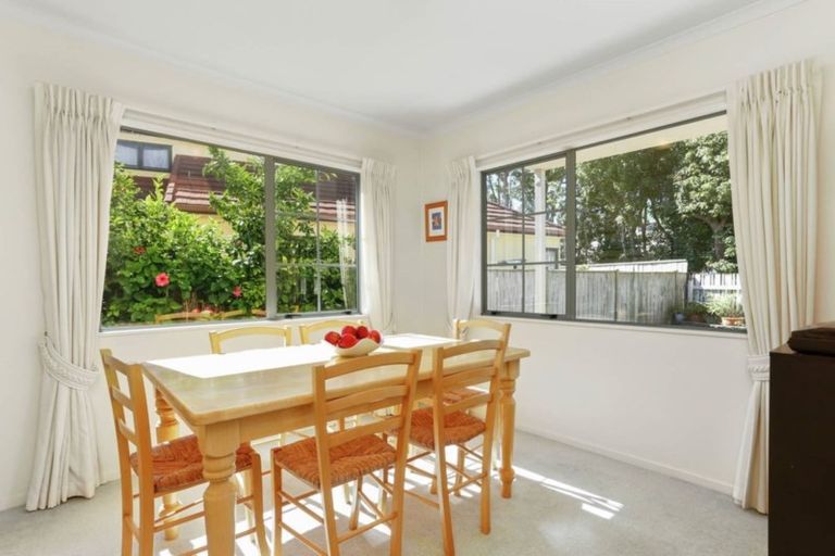 Photo of property in 31 Oakwood Grove, Eastern Beach, Auckland, 2012