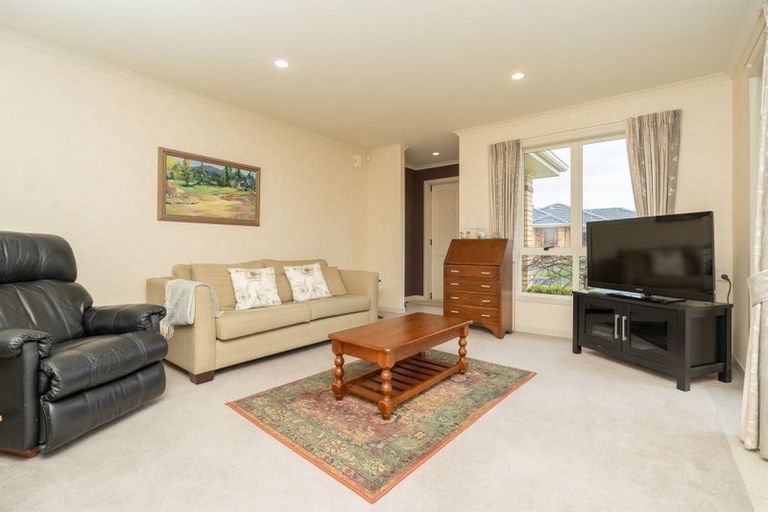 Photo of property in 39 Sovereign Isle Lane, Rototuna, Hamilton, 3210