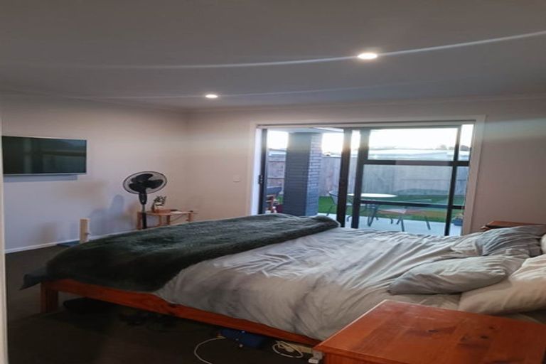 Photo of property in 90 Johnstone Drive, Fitzherbert, Palmerston North, 4410