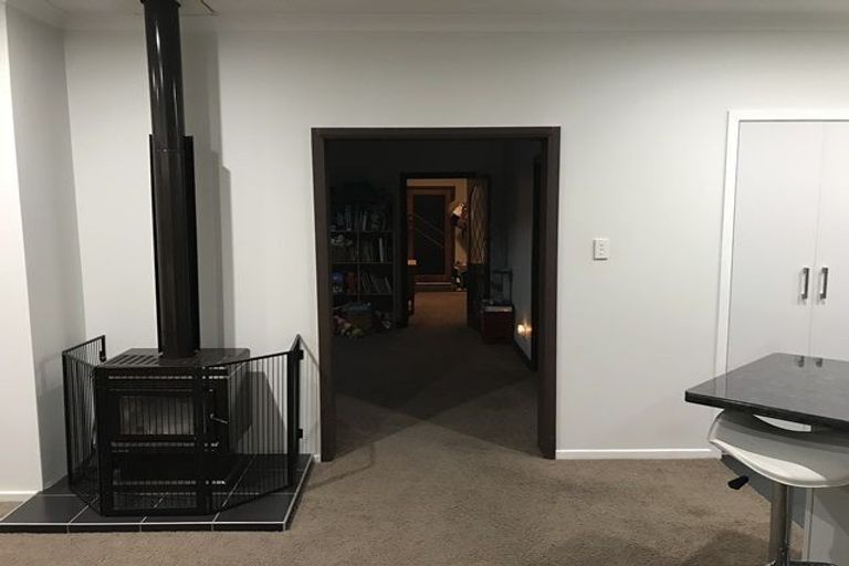 Photo of property in 21 Featherston Street, Takaro, Palmerston North, 4412