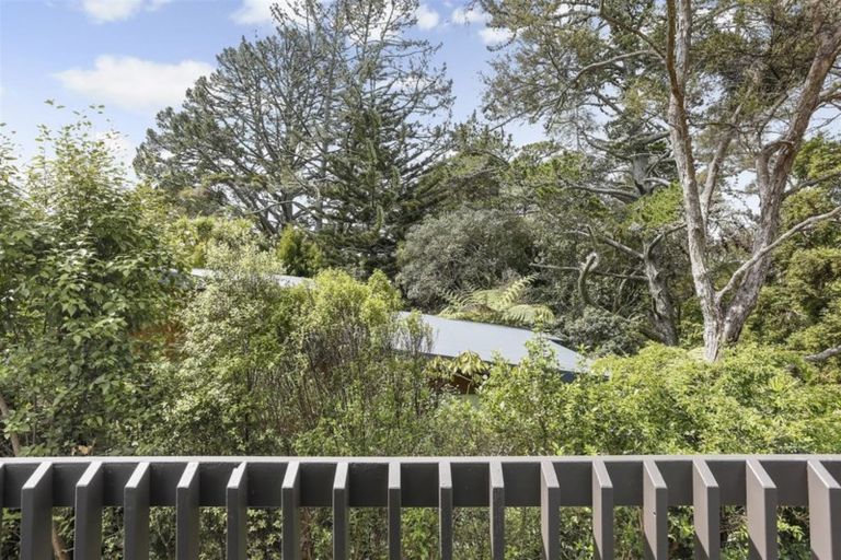 Photo of property in 21 Fairmount Road, Titirangi, Auckland, 0604