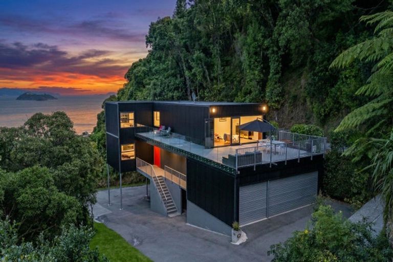 Photo of property in 18 Korokoro Road, Korokoro, Lower Hutt, 5012