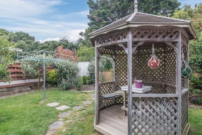 Photo of property in 75 Nimmo Avenue East, Waikanae, 5036