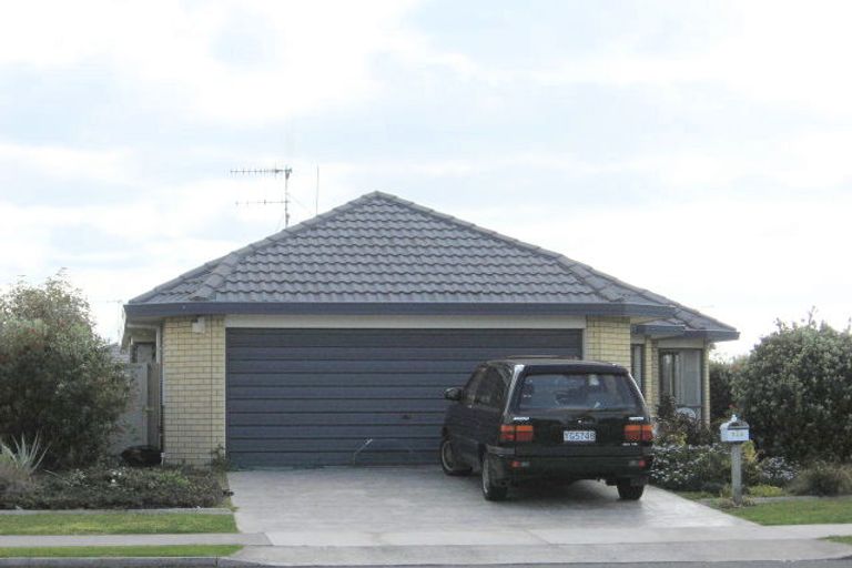 Photo of property in 122 Evans Road, Papamoa Beach, Papamoa, 3118