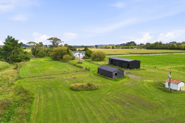 Photo of property in 225 Kuku Beach Road, Kuku, Manakau, 5570