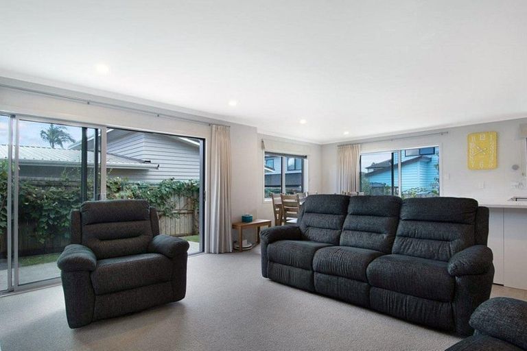 Photo of property in 91b Wharf Road, Te Atatu Peninsula, Auckland, 0610