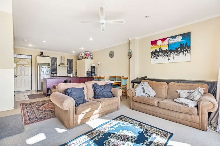 Photo of property in 2/150 Chapel Road, Flat Bush, Auckland, 2019