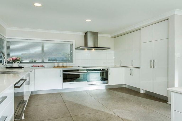Photo of property in 1/2 Ocean View Road, Milford, Auckland, 0620