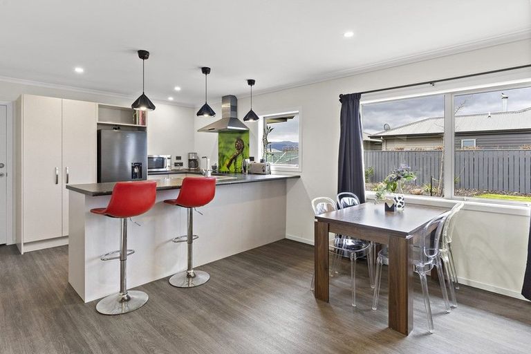 Photo of property in 1 Routhan Way, Carterton, 5713