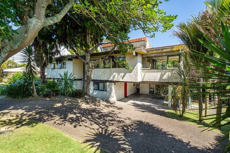 Photo of property in 2/30 Browns Bay Road, Rothesay Bay, Auckland, 0630