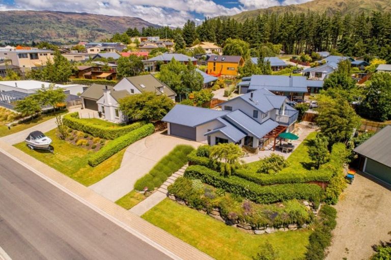 Photo of property in 4 Aspinall Street, Wanaka, 9305