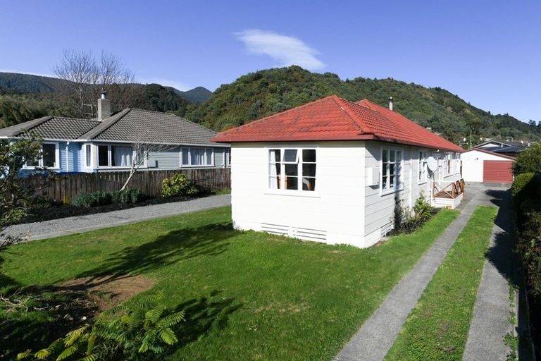 Photo of property in 29 Oxford Street, Picton, 7220