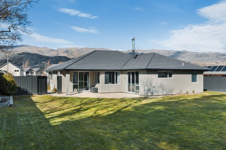 Photo of property in 20 Perriam Place, Mount Pisa, Cromwell, 9383