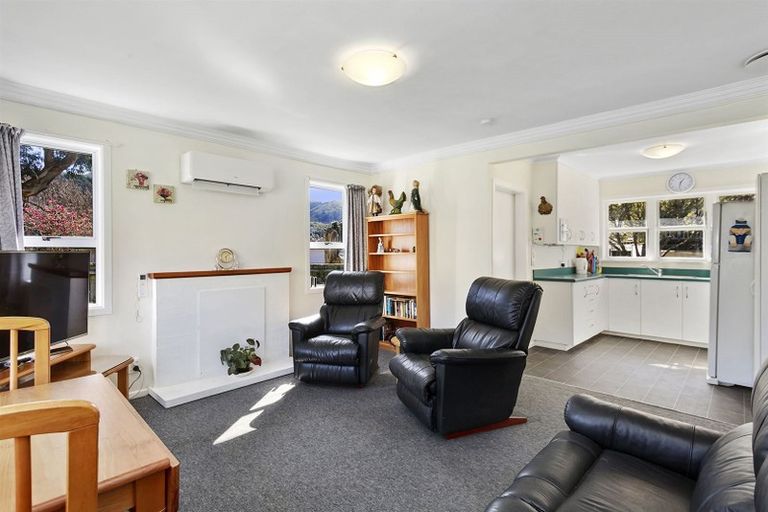 Photo of property in 9 Kowhai Street, Tawa, Wellington, 5028