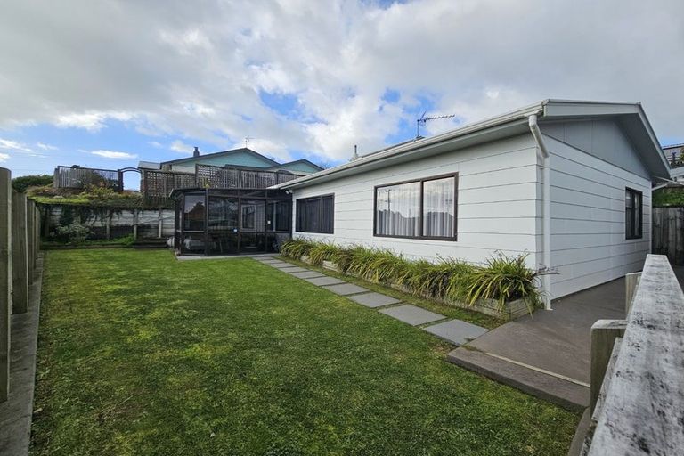 Photo of property in 68 Waiwaka Terrace, Strandon, New Plymouth, 4312