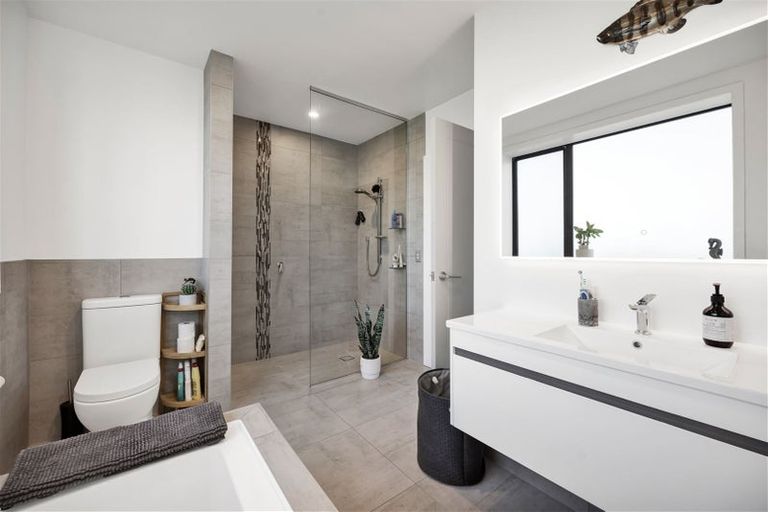 Photo of property in 16a Links Drive, Waiwhakaiho, New Plymouth, 4312